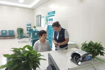 潼關(guān)縣供電公司為客戶(hù)宣傳掌上電力優(yōu)化客戶(hù)用電體驗