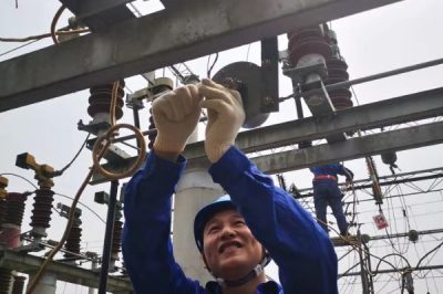 網(wǎng)天府新區供電公司在35kV永安變電站進(jìn)行消缺