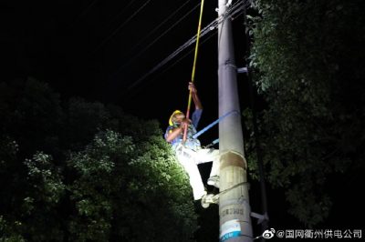 開(kāi)化縣供電公司和臨海市江南供電所組織召開(kāi)11日搶修工作總結及12日工作部署分工
