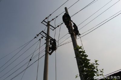 將100千伏安變壓器更換為200千伏安變壓器，提高供電可靠性