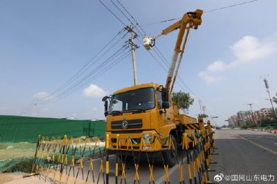 武城縣供電公司10千伏老城北線(xiàn)帶電作業(yè)更換占位器并消除過(guò)熱隱患
