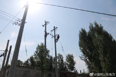 架設新絕緣導線(xiàn) 改造低壓線(xiàn)路 新增200千伏變壓器