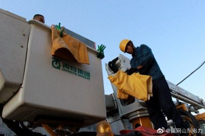 帶電完成金城路13號桿分段開(kāi)關(guān)消缺工作
