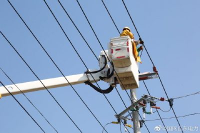 10千伏水灣線(xiàn)28號桿實(shí)施帶電接火