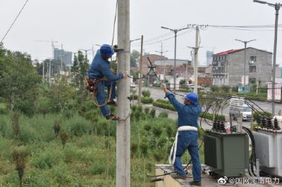 偃師市供電公司連頁(yè)搶修3條跳閘10千伏線(xiàn)路