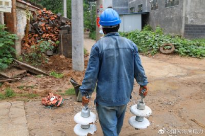 10千伏城12板毛莊線(xiàn)老化線(xiàn)路改造解決電壓不穩等用電問(wèn)題