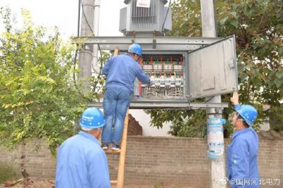 元氏縣供電公司對供電線(xiàn)路和配變等供電設施進(jìn)行免費檢查和維護