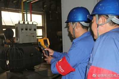 贊皇縣供電公司對企業(yè)客戶(hù)配電室及一次用電設備等裝置進(jìn)行隱患排查