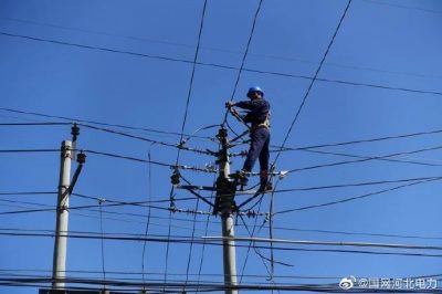 雞澤縣供電公司對10千伏柴莊066線(xiàn)路進(jìn)行升級改造