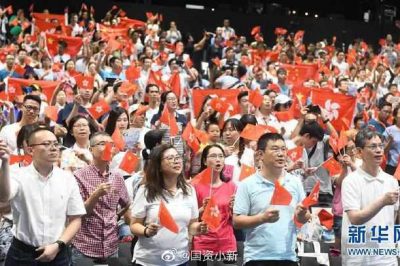 “香港，拉緊我的手！”