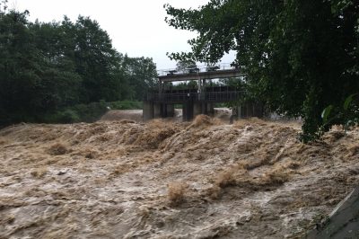 特大暴雨襲蓉，成都供電公司趕赴多地災區搶修