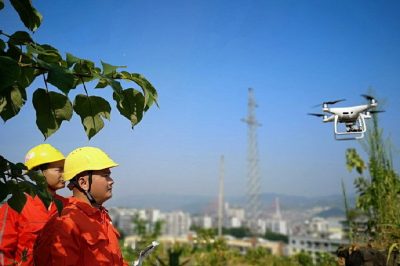 重慶豐都供電公司使用無(wú)人機對110千伏豐三東線(xiàn)進(jìn)行巡視檢查