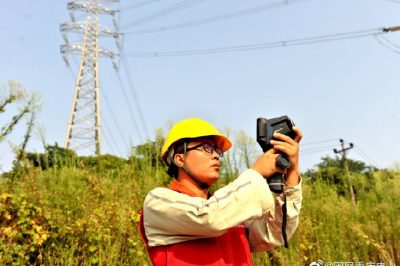 重慶市區供電公司戶(hù)外巡線(xiàn)保電網(wǎng)安全度夏