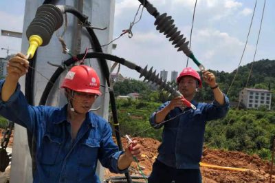 婁底供電公司在婁底35千伏大春線(xiàn)電纜試驗工作