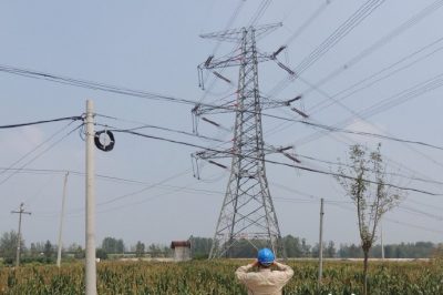500千伏艾姚、艾湖線(xiàn)開(kāi)展保電特巡工作