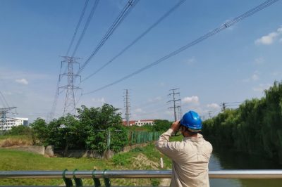 江蘇檢修公司利用無(wú)人機精細化巡視