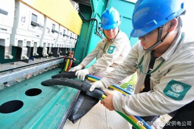 10千伏城東線(xiàn)閘東2號配電箱制作電纜頭