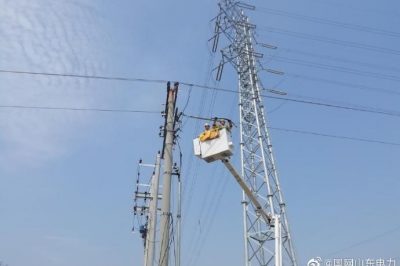 10千伏鎮園甲線(xiàn)94號 95號桿處實(shí)施帶電作業(yè)