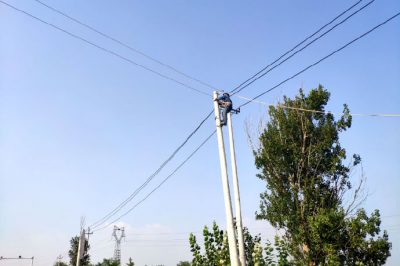 萊陽(yáng)市供電公司緊線(xiàn)處理由于修路造成弧垂過(guò)大的線(xiàn)路