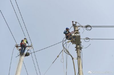 10千伏樹(shù)脂線(xiàn)17支桿后段桿塔進(jìn)行改遷   助力安置房建設