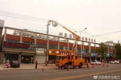 10千伏鄭杏線(xiàn)582線(xiàn)路34號桿進(jìn)行帶電消缺作業(yè)
