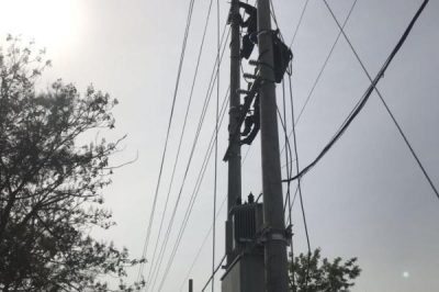 高邑縣供電公司更換老舊電桿和導線(xiàn) 增加配電變壓器