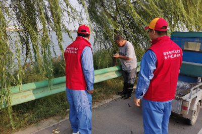 釣魚(yú)的時(shí)候選擇遠離高壓線(xiàn)的地方 安全第一