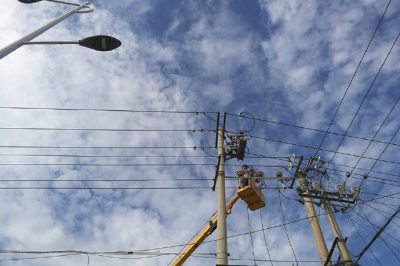 泊頭市供電公司對10千伏5524泊糧線(xiàn)支線(xiàn)開(kāi)關(guān)進(jìn)行檢修試驗
