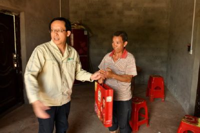 江津供電公司“黨建+扶貧”精準幫扶貧困戶(hù)