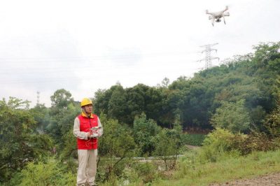 重慶永川供電公司對茶店變電站無(wú)人機巡視