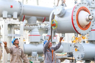 500千伏天津寶坻渠陽(yáng)變電站安裝500千伏HGIS電壓互感器