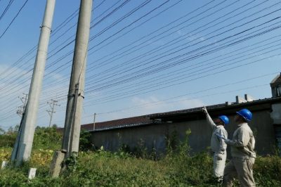 橫扇供電所巡查轄區內的配電線(xiàn)路設備