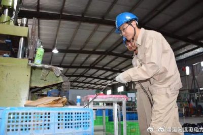 無(wú)錫供電公司工廠(chǎng)著(zhù)火 “電蜜蜂”緊急“救援”