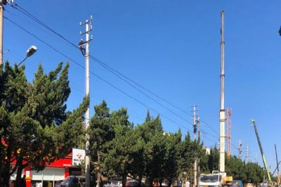 化纖生活區浦東路進(jìn)行線(xiàn)路改造工作