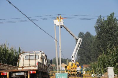 平原縣供電公司對10千伏南侯線(xiàn)18號桿進(jìn)行改造
