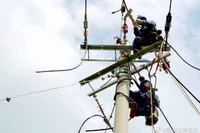 郭城鎮大侯家村實(shí)施農村電網(wǎng)升級改造工程
