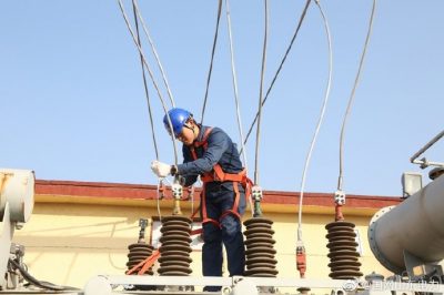 諸城市供電公司對10千伏舜王線(xiàn)進(jìn)行檢修