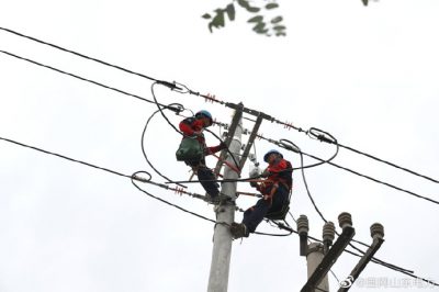 東營(yíng)區供電公司改造10千伏王崗線(xiàn)