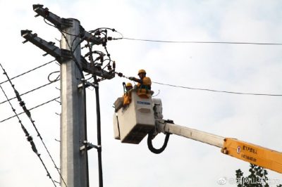 10千伏高速北線(xiàn)135號桿進(jìn)行帶電斷接引線(xiàn)