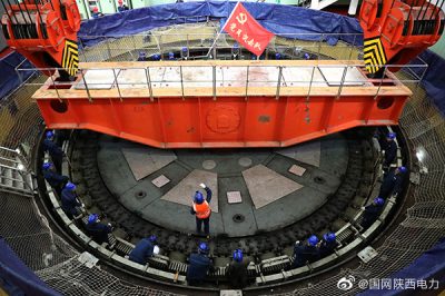 安康水電廠(chǎng)1號發(fā)電機轉子被成功起吊拆除