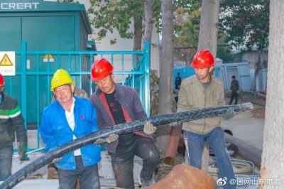 10千伏科委二線(xiàn)進(jìn)行線(xiàn)路改造工作