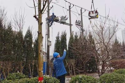 更換10千伏開(kāi)元線(xiàn)五合社區高壓互感器
