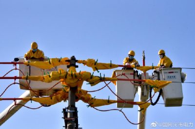 帶電作業(yè)對10千伏桿柱上開(kāi)關(guān)進(jìn)行更換