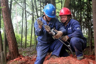 機場(chǎng)快速通道連接線(xiàn)電力遷改工程完工