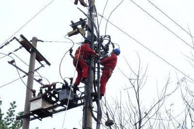 利津縣供電公司對10千伏津三線(xiàn)進(jìn)行線(xiàn)路改造