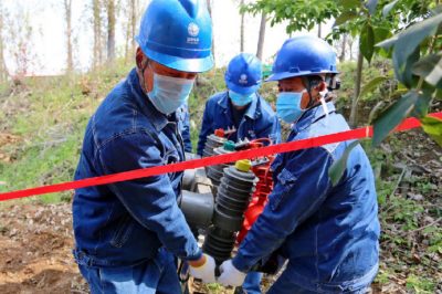 柳河鎮境內供電半徑較長(cháng)的10千伏線(xiàn)路進(jìn)行集中檢修