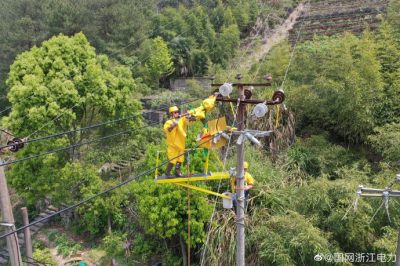 因地制宜開(kāi)展不停電作業(yè) 助推山區電網(wǎng)建設