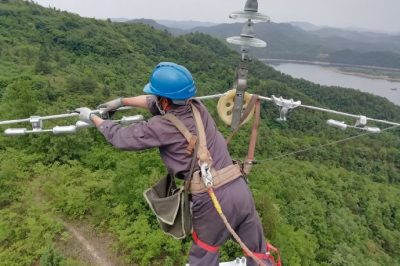 安裝防振錘，消除振動(dòng)力