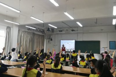為留守兒童送來(lái)電力安全知識課