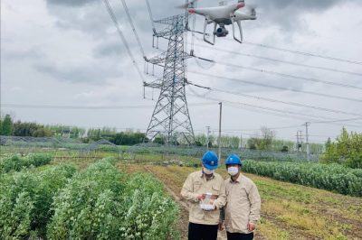 江蘇檢修公司利用無(wú)人機巡視檢查